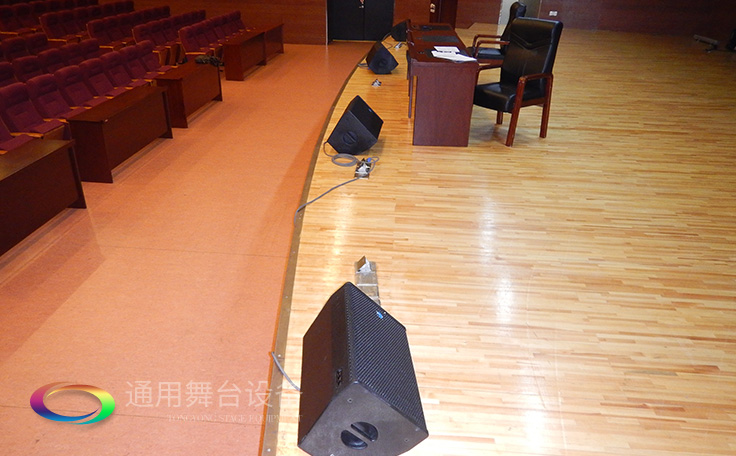 通用舞臺專業性、全方位優勢！業務涉及舞臺機械、阻燃幕布、專業燈光系統、專業音響系統