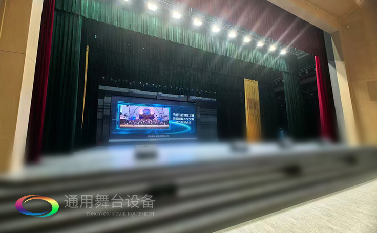 戴南文化藝術(shù)中心禮堂舞臺(tái)設(shè)備、舞臺(tái)阻燃幕布全面升級(jí) 賦能多元藝術(shù)呈現(xiàn)