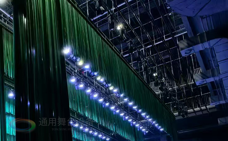 通用舞臺設備興化將軍路小學報告廳舞臺吊桿、舞臺阻燃幕布項目
