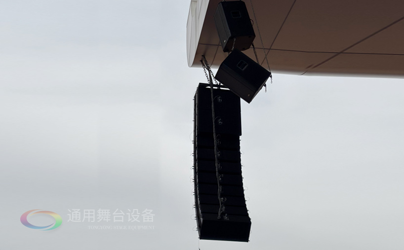 通用舞臺機械完成某高校體育場線陣列音箱、燈光等設備架設 提升大型活動視聽體驗